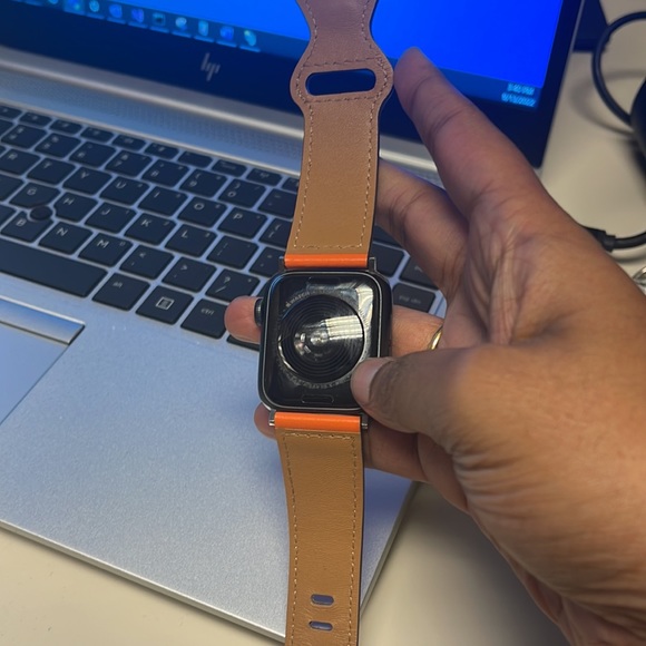 Iphone watch SE - Picture 2 of 2